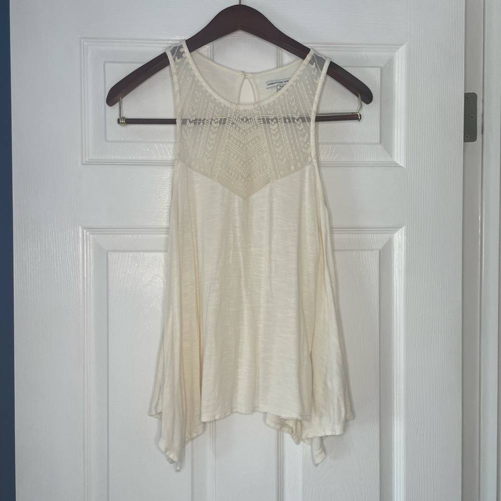 American Eagle embroidered sleeveless off-white cream top. Size Medium.